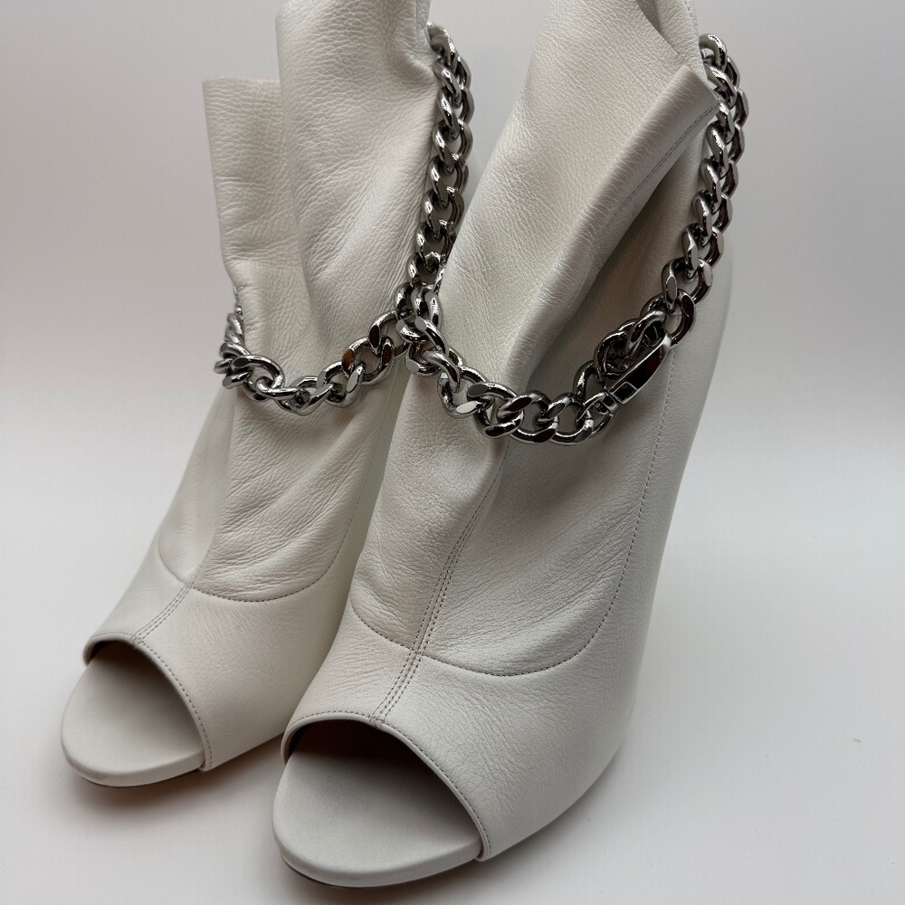 CASADEI WHITE LEATHER PEEP TOE BLADE BOOTIES CHAIN DETAIL SIZE 40.5